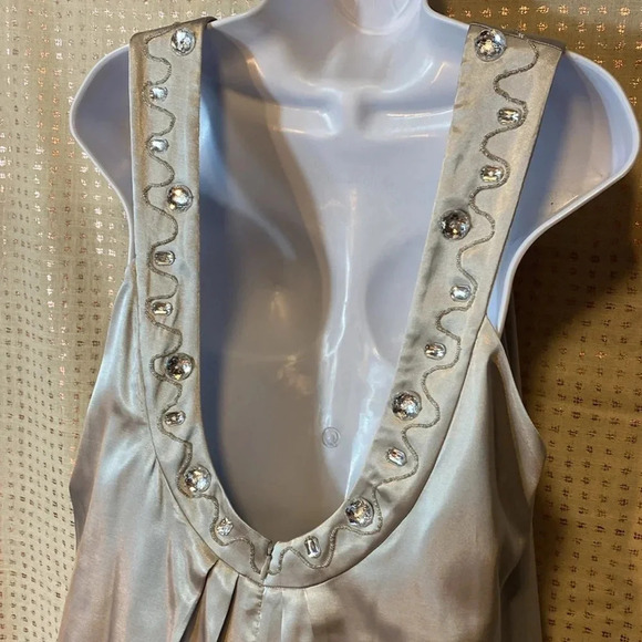 Alexia Admor Sliver Backless Dress with Beaded Neckline - Picture 4 of 9